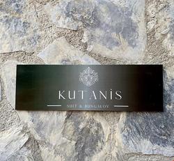 Kutanis Suit