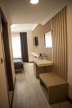 Eden's Hotel