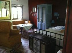 Bakkhos Guesthouse