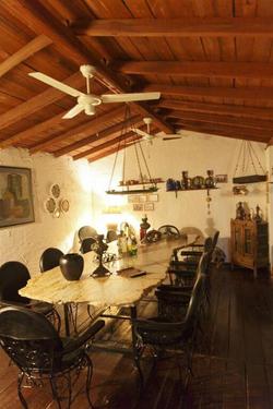 Bakkhos Guesthouse