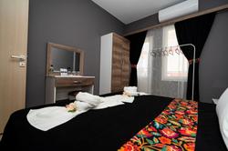 Esquire Hotel & Lounge