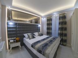 Crowned Hotel