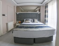 Crowned Hotel