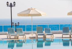Grand Reina Beach Hotel