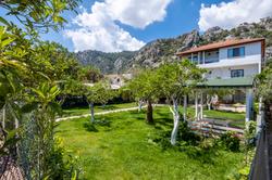 Ayris Hotel