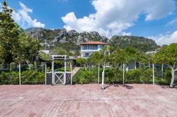 Ayris Hotel