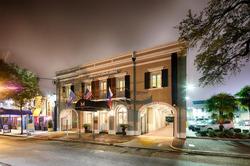 Maison St Charles Hotel and Suites