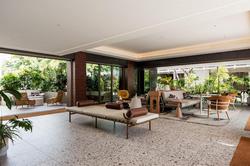 The Ambassador of Waikiki, Tapestry Collection