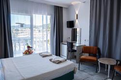 Mustis Royal Plaza