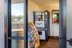 Econo Lodge West - Coors Blvd