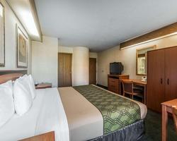 Econo Lodge North Academy