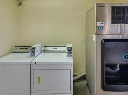 Rodeway Inn & Suites Hwy 290 NW