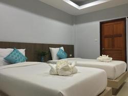 Tonsai Bay Resort