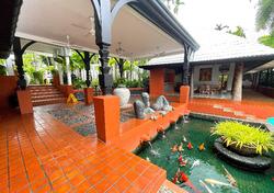 Mom Tri's Villa Royale