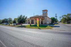 Moulton Inn & Suites By Oyo Near Shiner Tx