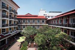 Rambuttri Village Inn & Plaza