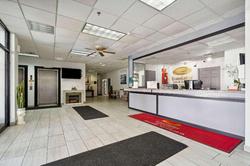 Econo Lodge Inn & Suites Waterloo Area