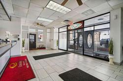Econo Lodge Inn & Suites Waterloo Area