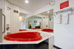 Econo Lodge Inn & Suites Waterloo Area