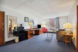 Econo Lodge Inn & Suites Waterloo Area