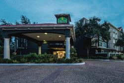 La Quinta Inn & Suites by Wyndham Houston Bush IAH