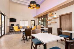 Days Inn & Suites by Wyndham Houston Hobby Airport