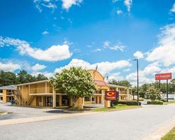 Econo Lodge Inn & Suites at Ft. Benning