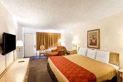 Econo Lodge Airport I-35 North