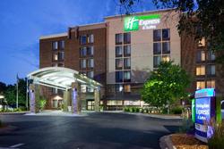 Holiday Inn Express & Suites Bloomington West