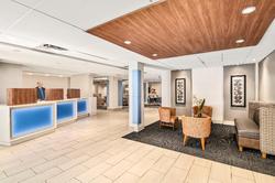Holiday Inn Express Convention Center/Cruise Port