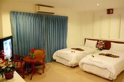 Triple Rund Place Hotel