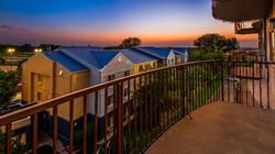 Orangewood Inn & Suites Kansas City Airport