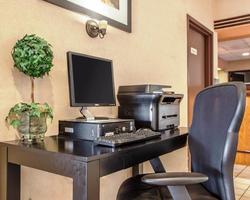 Quality Suites Milwaukee Airport