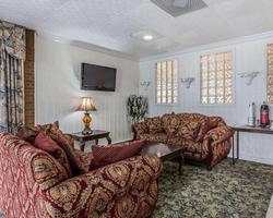 Econo Lodge- Douglas