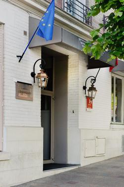 Douglas Hotel