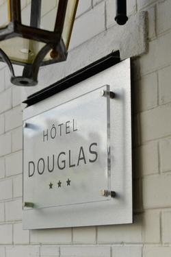 Douglas Hotel