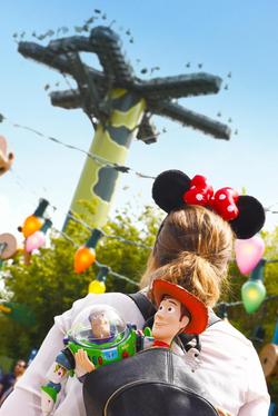 Disney Hotel Cheyenne + Bilet