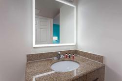 Howard Johnson by Wyndham San Diego Hotel Circle