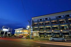 Riverside Hotel (SHA Extra Plus+)