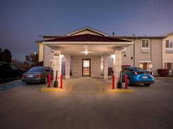Super 8 by Wyndham Bloomington University Area