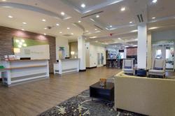 Holiday Inn & Suites Bloomington-Airport
