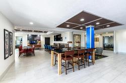 Holiday Inn Express & Suites Bastrop
