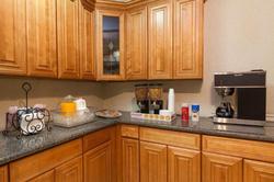 Howard Johnson by Wyndham Bakersfield