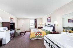 Super 8 by Wyndham Clarksville East