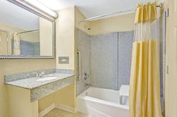 Days Inn & Suites by Wyndham Jeffersonville IN