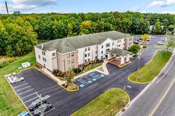 Holiday Inn Express Hotel & Suites Carneys Point