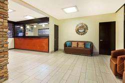 Howard Johnson by Wyndham Arlington Ballpark