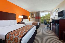 Howard Johnson by Wyndham Arlington Ballpark
