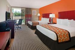 Howard Johnson by Wyndham Arlington Ballpark