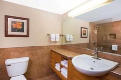 Ramada by Wyndham Des Moines Tropics Resort & Conf